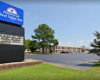 Americas Best Value Inn Wilson - Unit 20 2 Bed First Floor - Wilson - Bygning