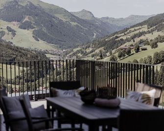 Landhaus Saalbach - Ski in & out - Saalbach - מרפסת