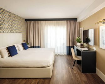 115 The Strand Hotel and Suites by Neu Collective - Гзіра - Спальня