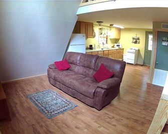 Caddo River Crossing - A Frame - Has a view and access to the Caddo River - Caddo Gap - Living room