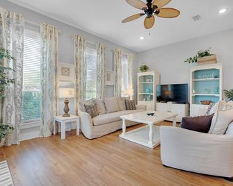 Welcome To The Delightful Mermaid Cottage! Free Beach Serv. In Season Mar - Oct - Miramar Beach - Living room