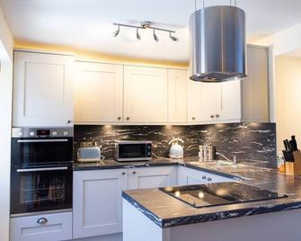 The Albatross - Everything's Above Par - Carnoustie - Kitchen