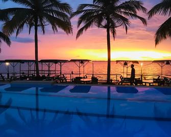 New Saniro Lagoon Deck - Katunayake - Pool