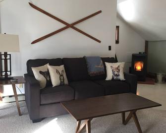 Lovely Village Barn Apartment - Richmond - Living room