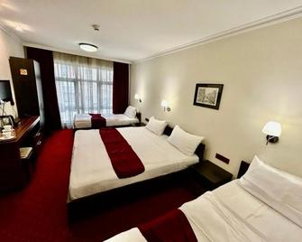 Hotel Hamburg - Skopje - Bedroom