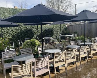 Priory Tearooms Burford with Rooms - Burford - Patio