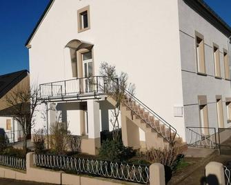 Weingut-Ferienwohnung Heinz Dostert - Nittel - Gebäude