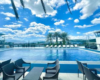 Le Charme Suites Subic - Olóngapo - Piscina