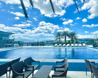 Le Charme Suites Subic - Olongapo - Pool