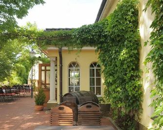 Landhotel Classic - Oranienburg - Innenhof