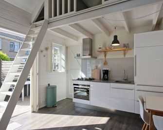 Beautiful private villa for 2 guests with WIFI, TV and patio - Veere - Küche