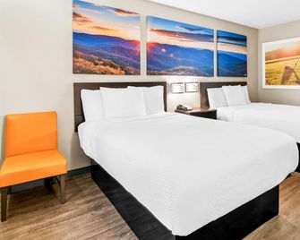 Days Inn by Wyndham Spartanburg - Spartanburg - Bedroom