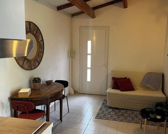 Maison De Vacances Climatisee 'Le Nid De Saint Martin' - Saint-Martin-d’Ardèche - Sala de estar
