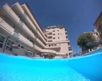 Hotel Man - Lido di Savio - Zwembad