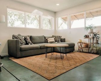 The Oak Meadows Guest House - Mariposa - Pokój dzienny