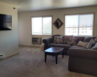 Downtown 4 Bed Flat - Fargo - Living room