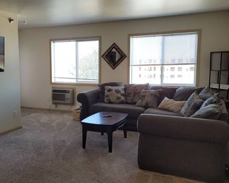 Downtown 4 Bed Flat - Fargo - Pokój dzienny