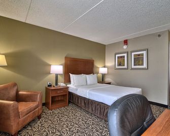 Clarion Inn & Suites Cortland - University Area - Cortland - Makuuhuone
