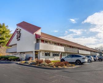HomeTowne Studios by Red Roof Danville, PA - Danville - Building