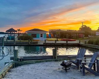 1BR Waterfront cottage with a view of the wild Chincoteague ponies! - Chincoteague - Pool