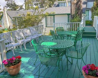 Carmel Green Lantern Inn - כרמל ביי דה סי - מרפסת