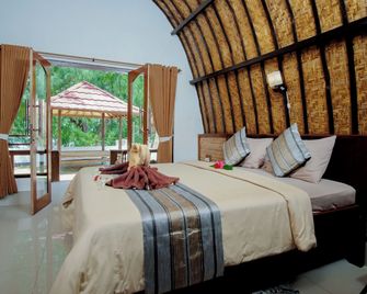 Warna Beach Hotel - Pemenang - Bedroom