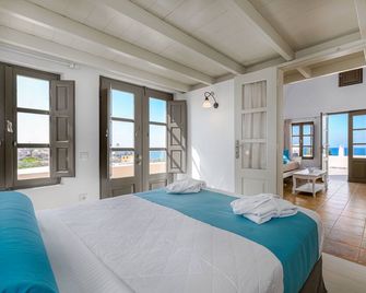 En Plo Boutique Suites - אויה - חדר שינה