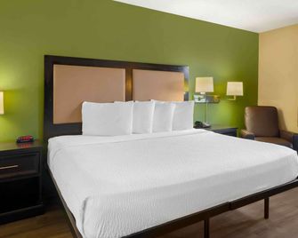 Extended Stay America Suites - St Petersburg - Clearwater - Executive Dr - קלירווטר - חדר שינה