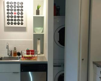 Cozy Modern Suite In The Heart Of Main Street (Minimum 90 Days) - Vancouver - Cocina