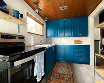 Unique Waterfront Property--Modern Amenities Plus Lots of Vintage Charm - Wild Rose - Kitchen