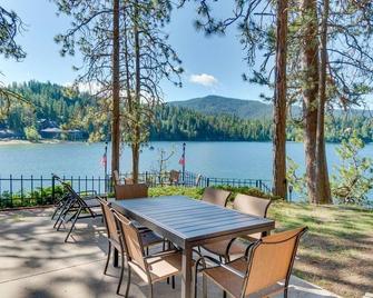 Lake Cabin with Amazing View, New Dock, Boatslip, Great Fishing, Dog-Friendly - Hayden - Patio