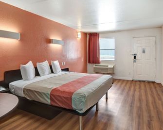 Motel 6 Dallas - Galleria - Dallas - Quarto
