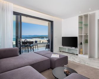 Amazing apartment in Malinska with WiFi - Malinska - Sala de estar