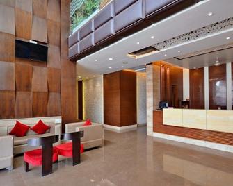 Hotel Saffron - Karnal - Recepción