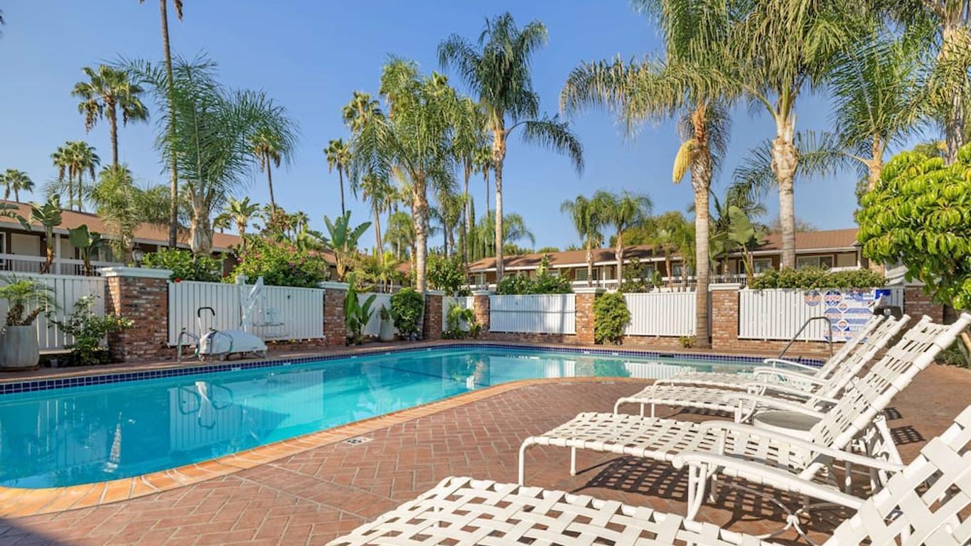 베스트 웨스턴 플러스 캐리지 인