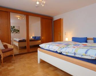 Cozy Apartment in Schwenningen with Garden - Villingen-Schwenningen - Camera da letto
