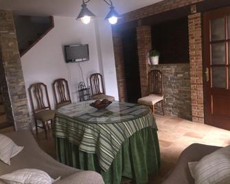 Cueva Luxe Las Calcetas - Setenil de las Bodegas - Eetruimte