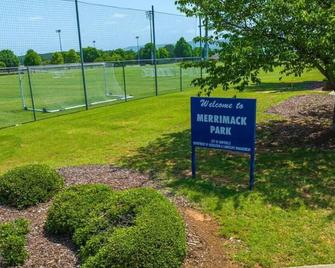Spacious Studio Apt near Botanical Gardens - Huntsville