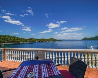 Apartments Filipovic - Sobra - Balcone