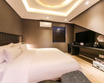 Grey70 Hotel - Geoje - Habitación