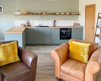 Glan Llyn Annex - Holywell - Kitchen
