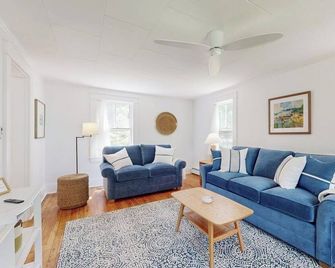 Riverwatch - Boothbay - Living room