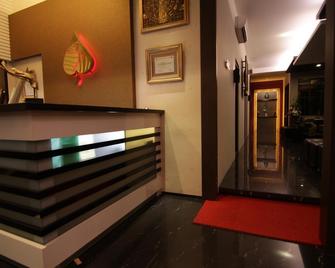 Savali Hotel - Padang - Front desk