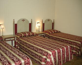 Hotel Fiordigigli - Assergi - Bedroom