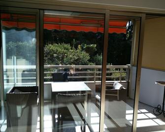 Apartment View On Calm And Sunny Park - Cannes - Balcony