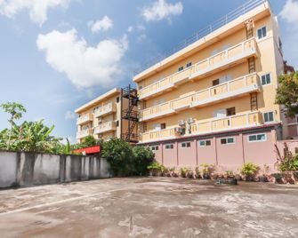 OYO 889 Baan Sakdidet - Wichit - Edificio