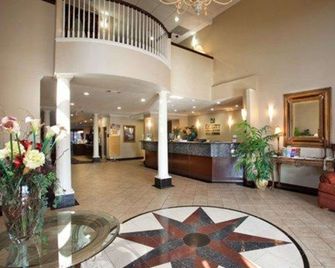 Quality Inn & Suites Waco - וואקו - דלפק קבלה