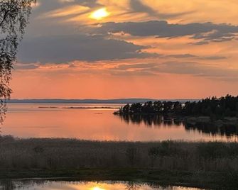 Romantic Villa in historic setting with lake view - Säffle - Vista del exterior