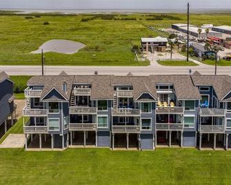 Double Decker-Ocean View, Multiple Decks, Short Walk to Beach! - Galveston - Building