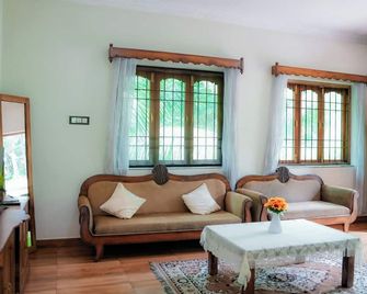 Alpha Stays |cozy 1bhk In Siolim - Morjim - Wohnzimmer